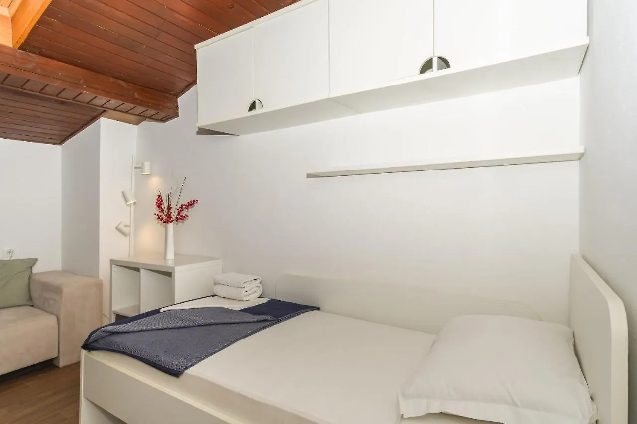 Apartments And Room Mira Crikvenica