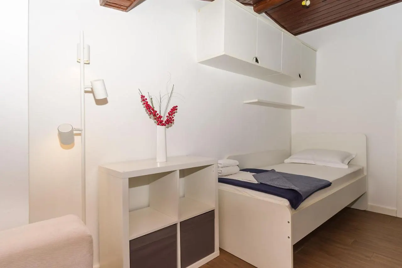 Apartments And Room Mira Crikvenica