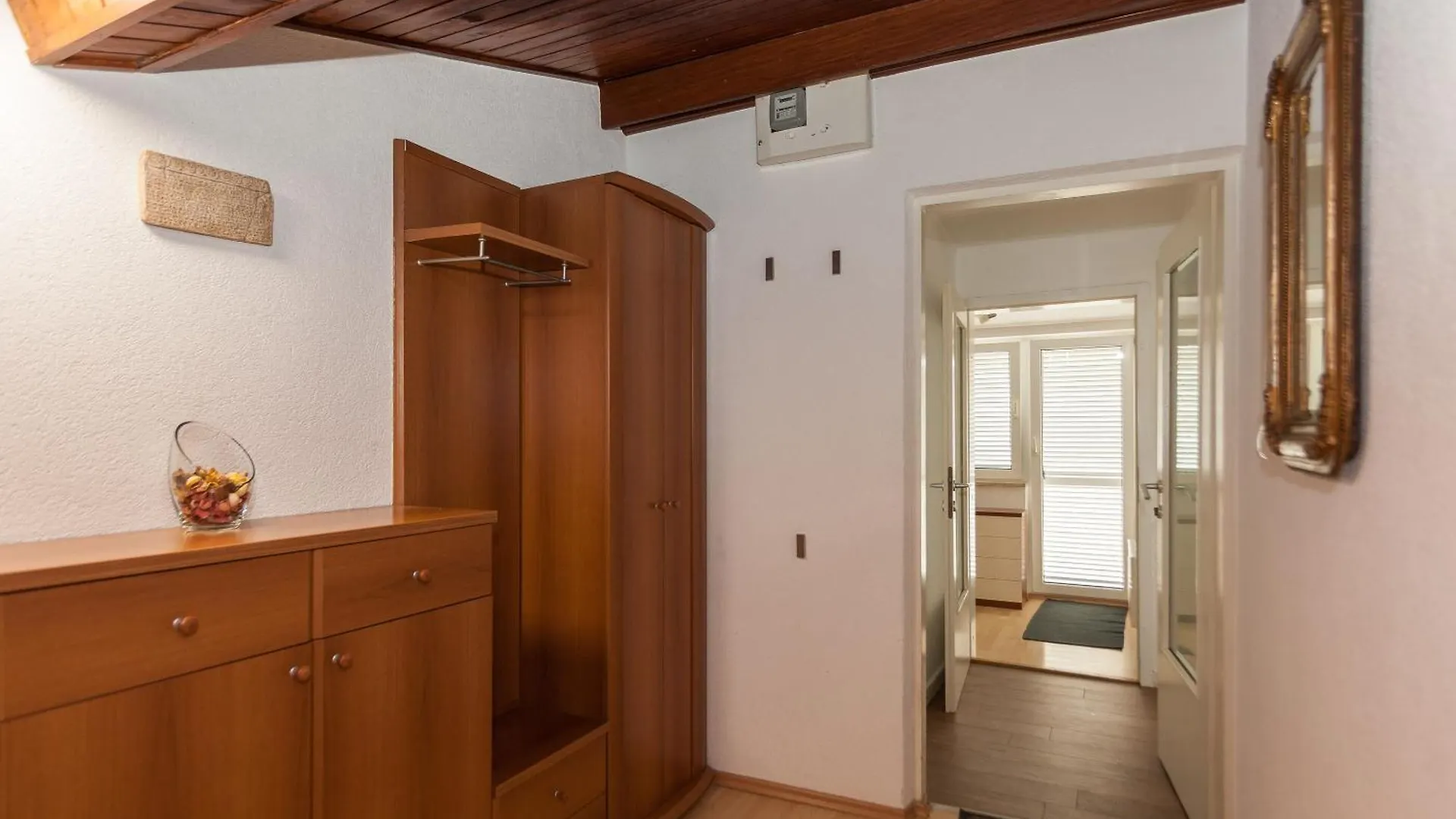 Apartments And Room Mira Crikvenica 0*,